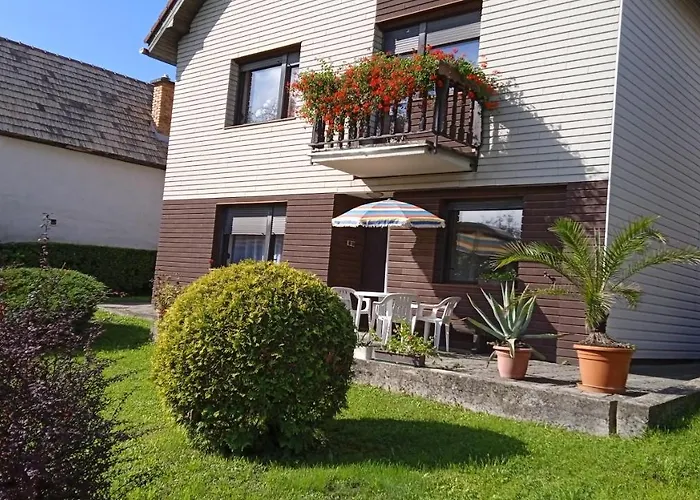 بيت للعطل 6 Km Od Centra Banskej Bystrice بانْشكا بيشتريتْسا